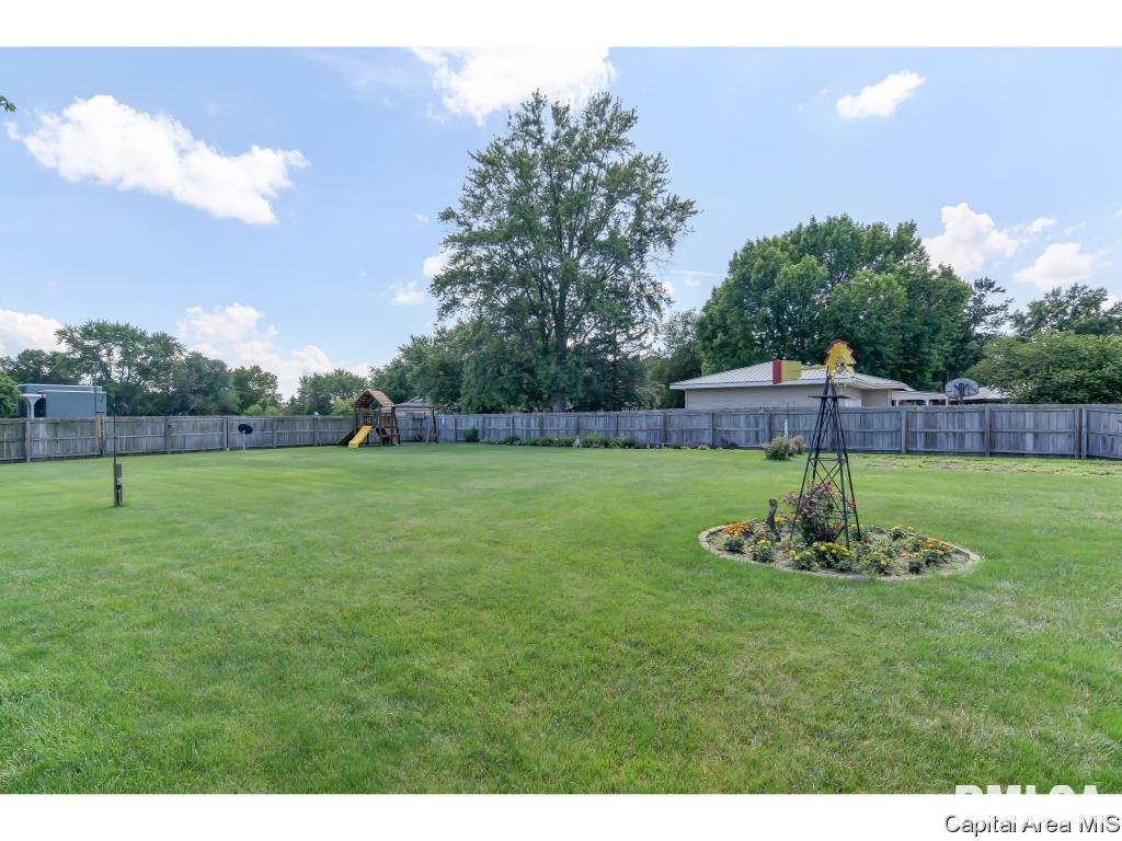 409 Springfield Road Athens, IL 62613 - Photo 31 of 36 Gallery Image 31
