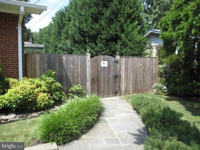 11508 Alma Street Silver Spring, MD 20902 - Photo 4 of 20 Fenced Rear Yard