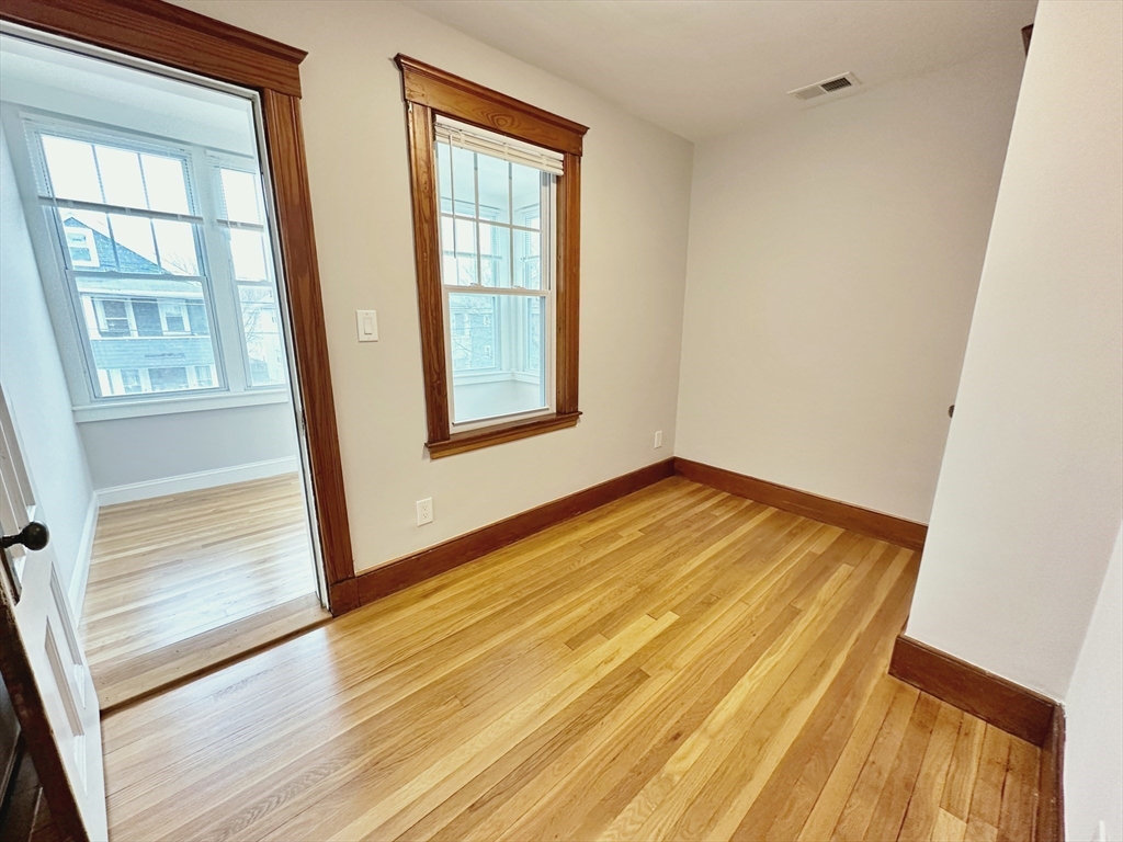75 Governor Winthrop Road Somerville, MA 02145 - Photo 21 of 35