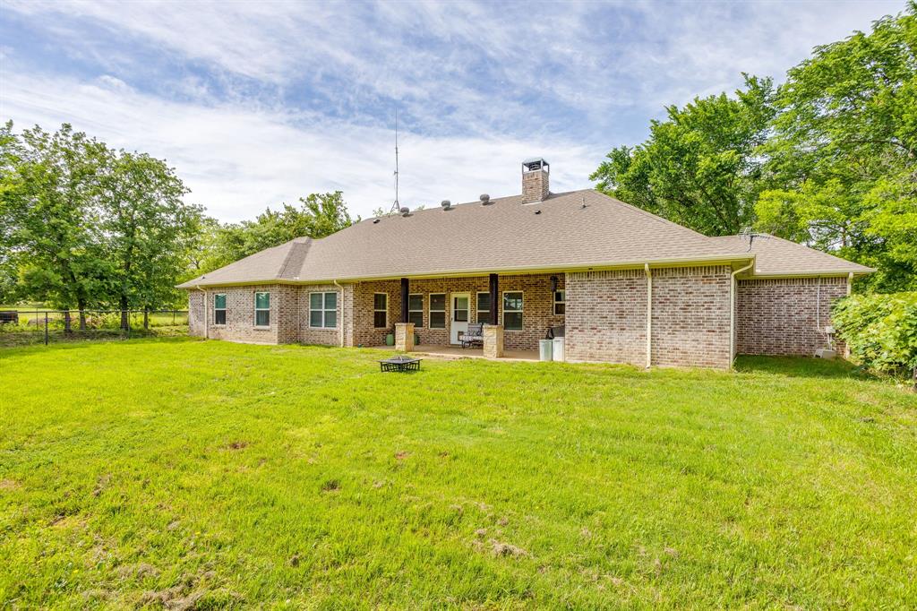 739 County Road 3696 Springtown, TX 76082 - Photo 33 of 39