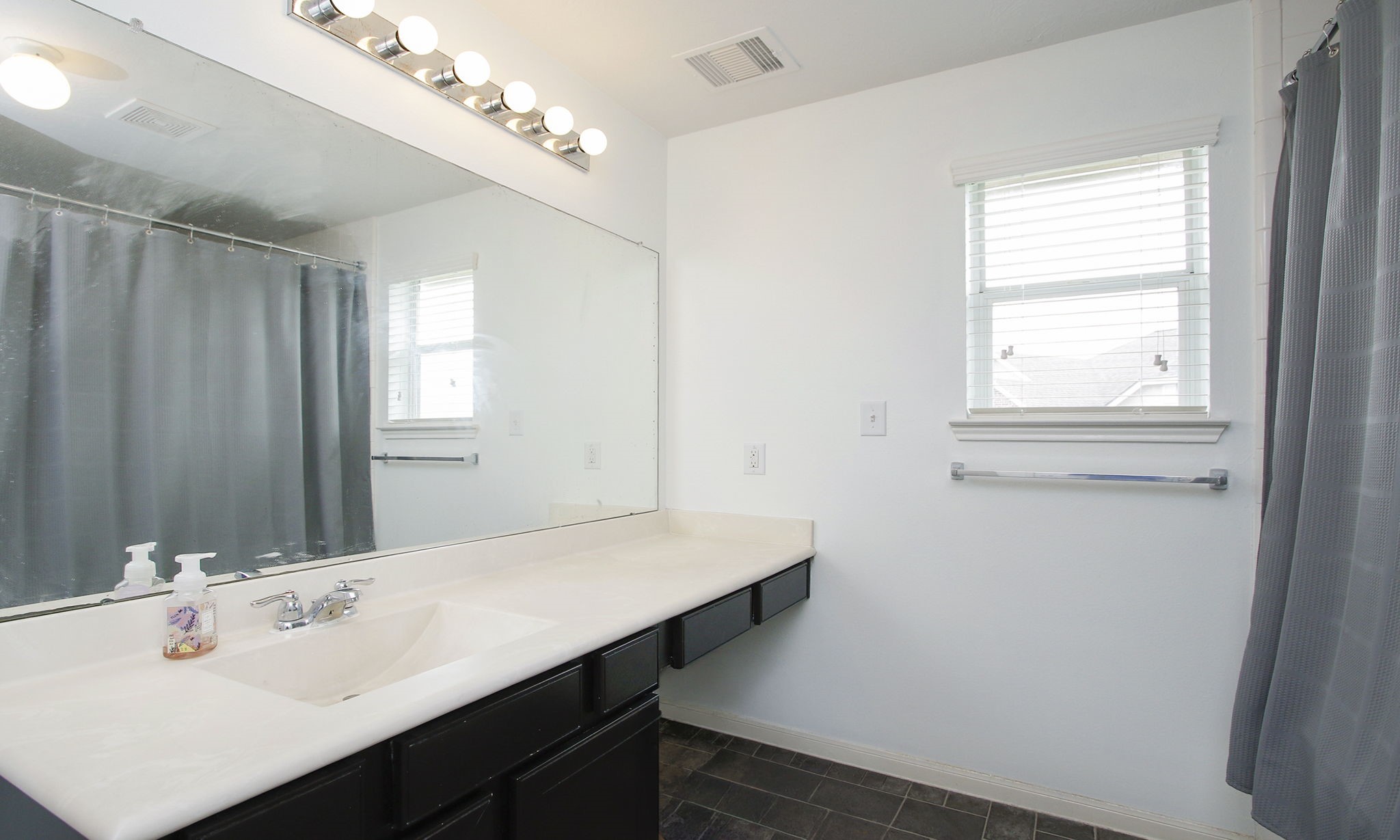 10516 Primo Place Spring, TX 77379 - Photo 18 of 34 Private full secondary bath with shower/tub combo