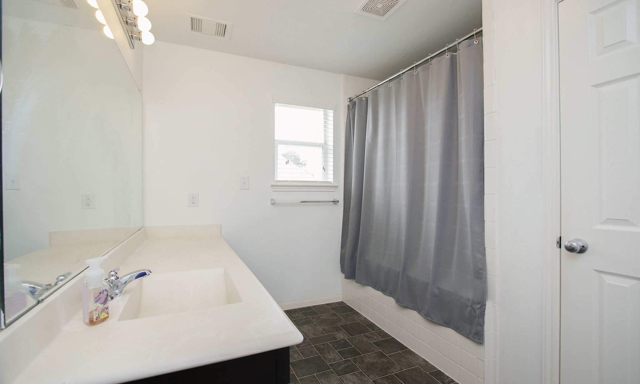 10516 Primo Place Spring, TX 77379 - Photo 21 of 34 Additional view of secondary full bath.