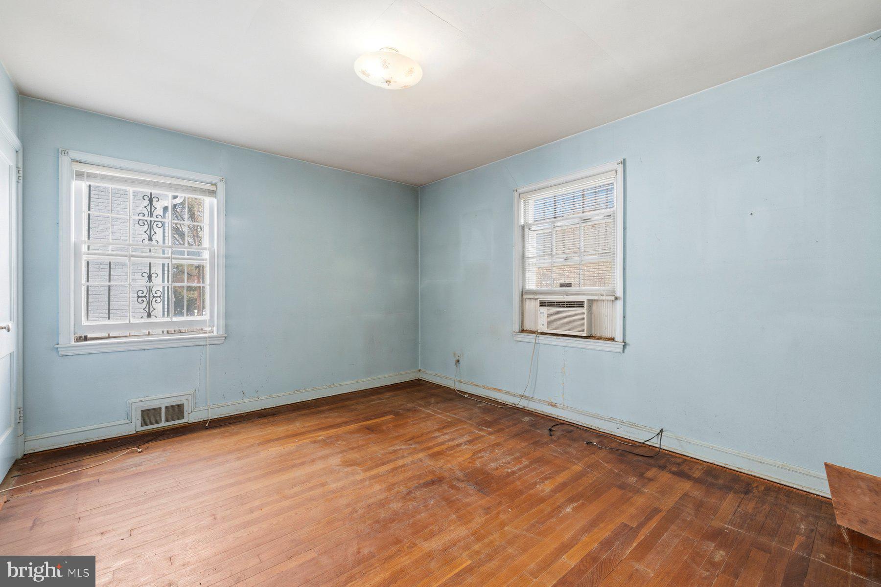 1327 Leegate Road Northwest Washington, DC 20012 - Photo 13 of 38