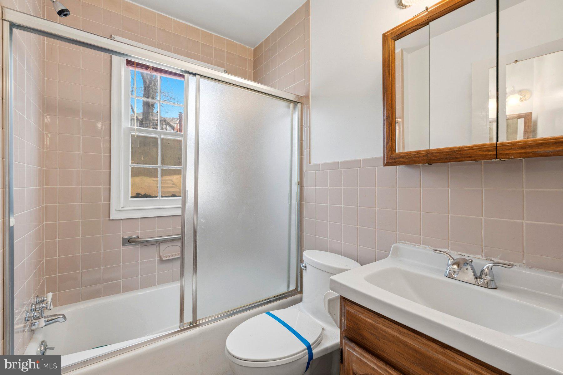 1327 Leegate Road Northwest Washington, DC 20012 - Photo 15 of 38