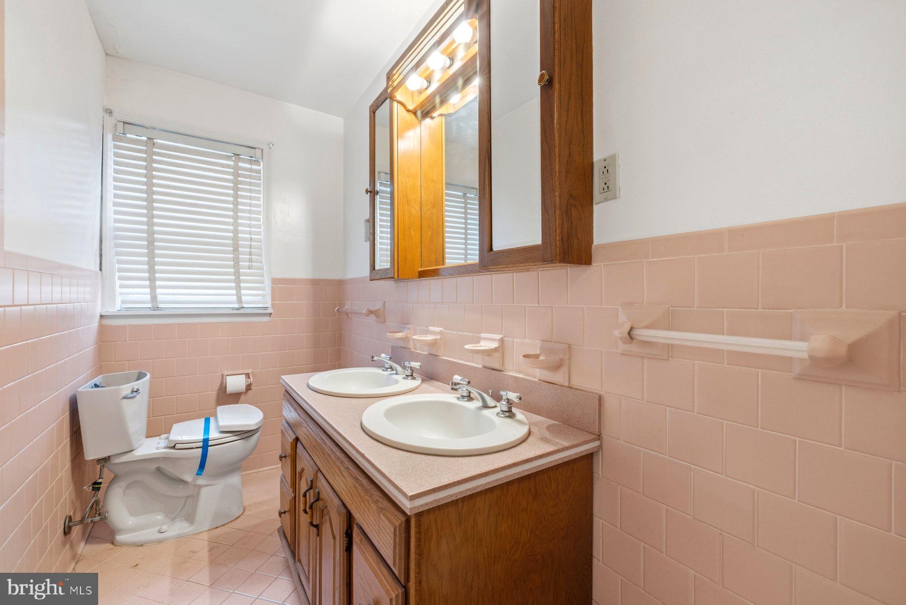 1327 Leegate Road Northwest Washington, DC 20012 - Photo 25 of 38