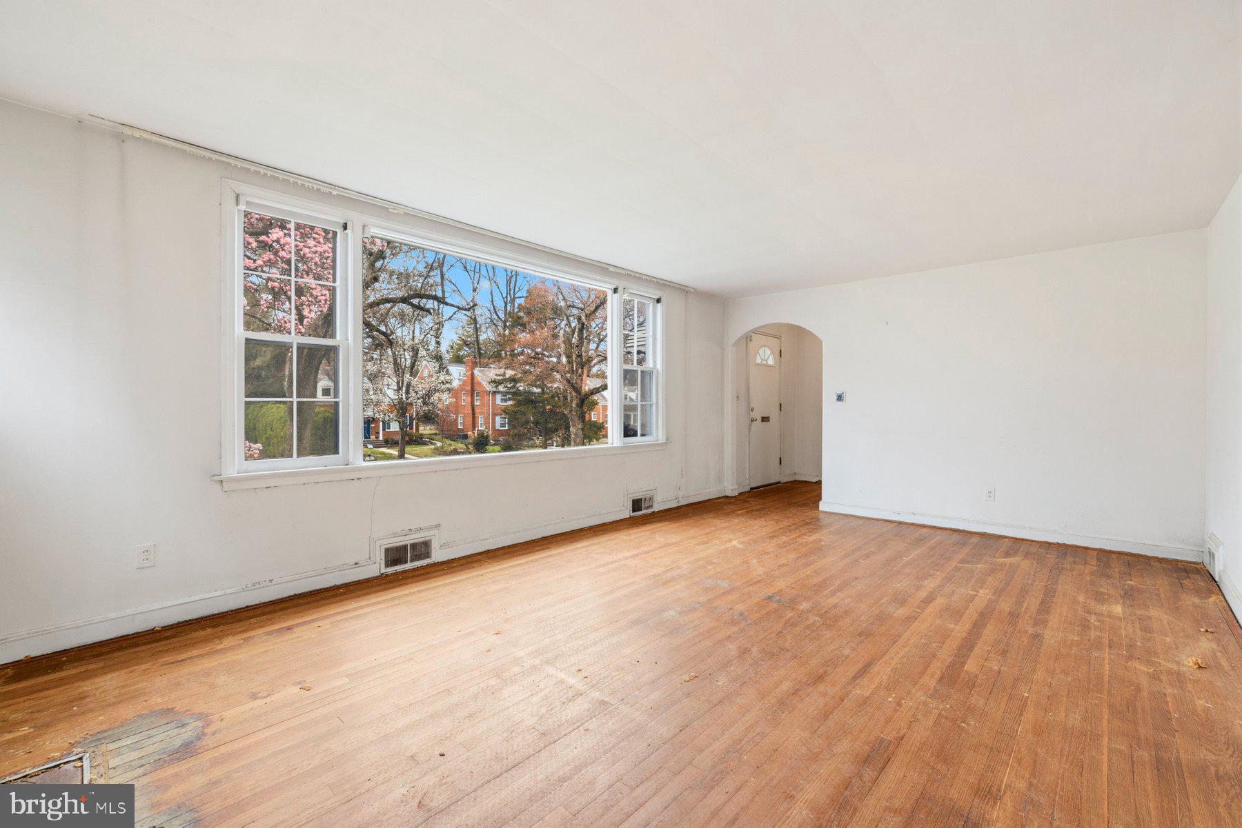 1327 Leegate Road Northwest Washington, DC 20012 - Photo 3 of 38