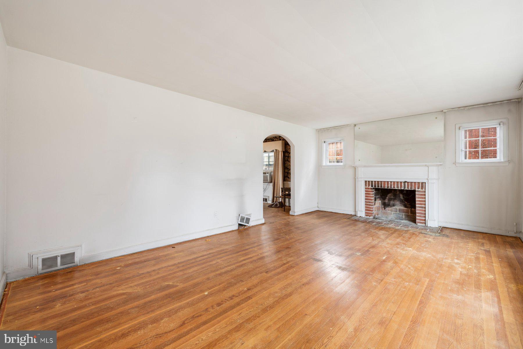 1327 Leegate Road Northwest Washington, DC 20012 - Photo 4 of 38