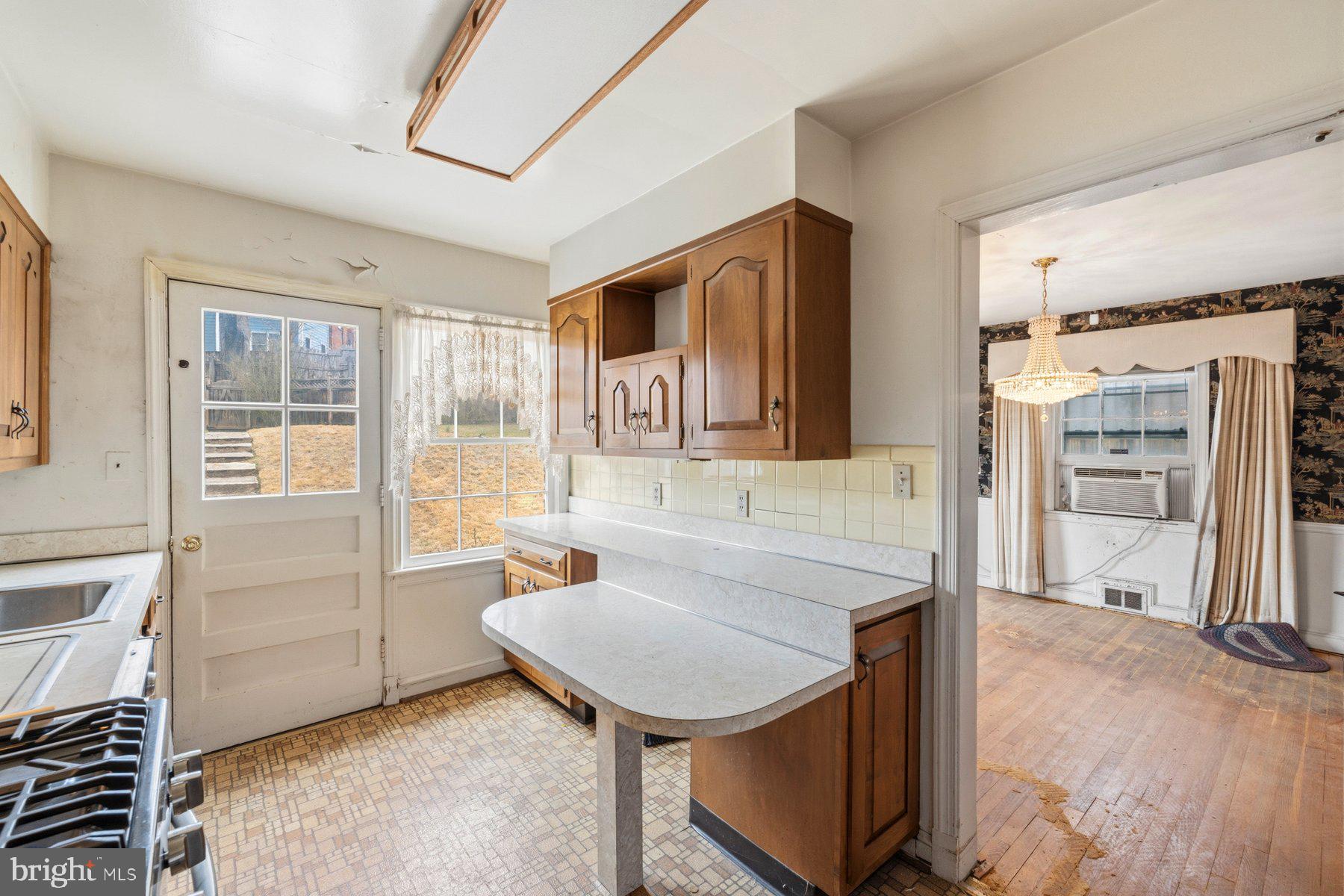 1327 Leegate Road Northwest Washington, DC 20012 - Photo 9 of 38