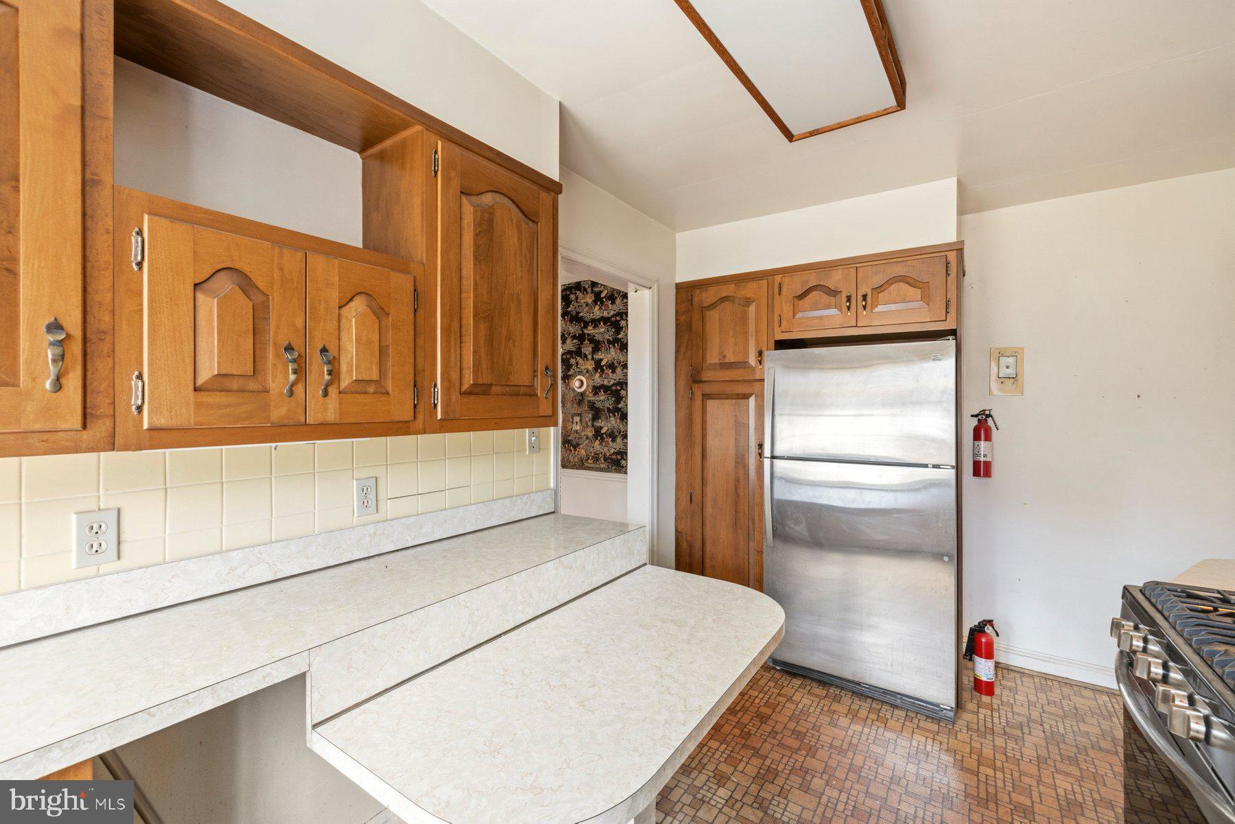 1327 Leegate Road Northwest Washington, DC 20012 - Photo 10 of 38