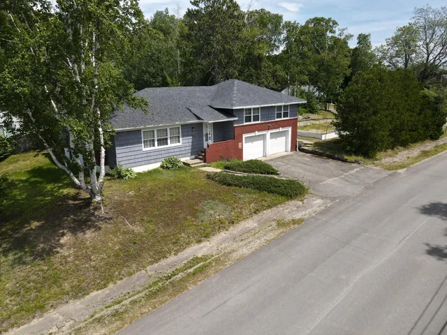 $209,900 | 125 Connecticut Avenue, Millinocket, ME 04462