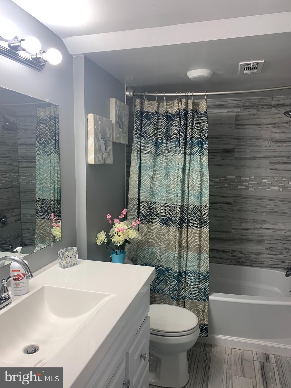 1836 Metzerott Road, Unit 1706 Adelphi, MD 20783 - Photo 21 of 44 NICE SIZE BATH.