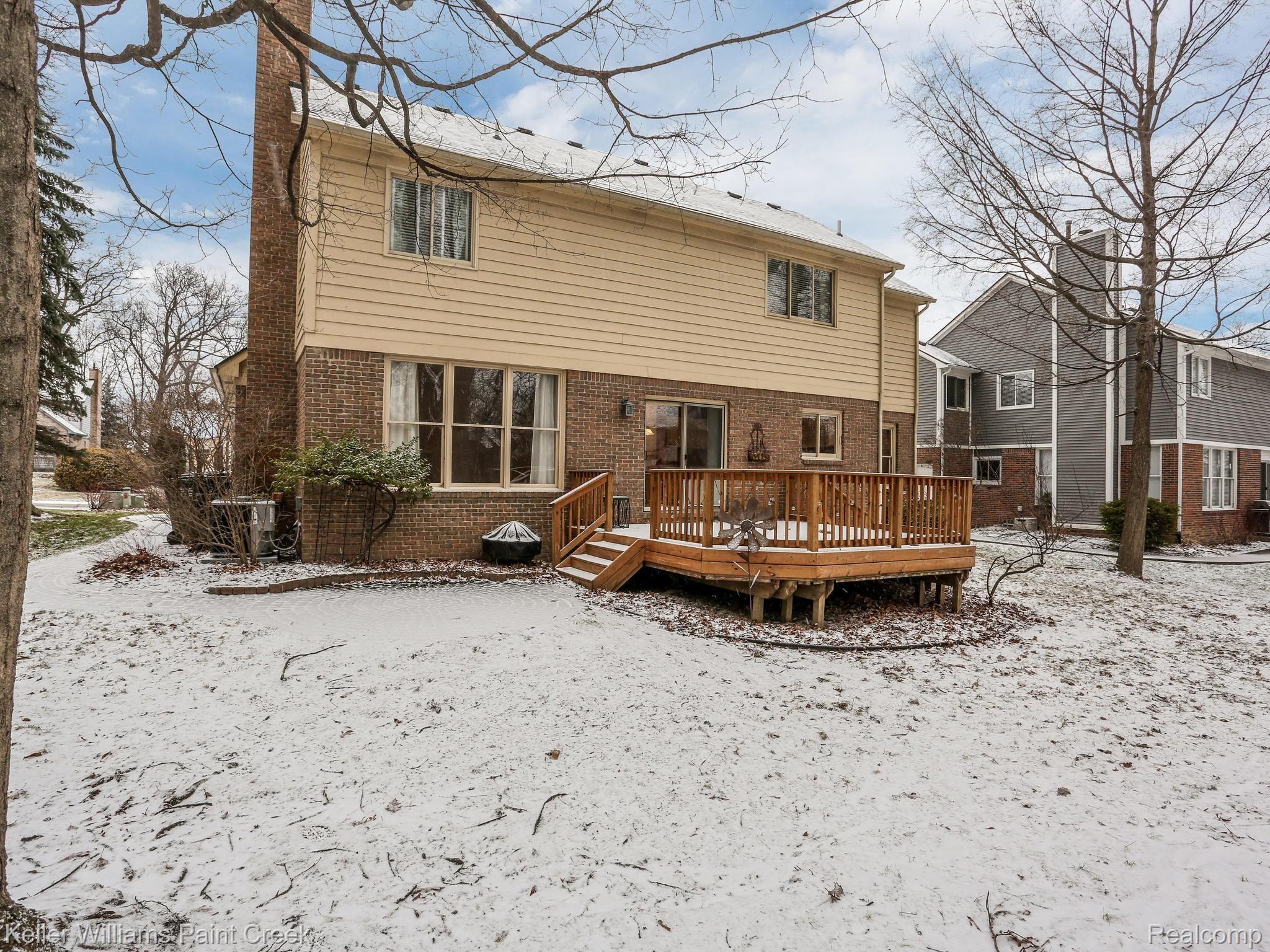 673 Lake Ridge Road Rochester, MI 48307 - Photo 24 of 26 Spacious backyard with a new deck (2017.)