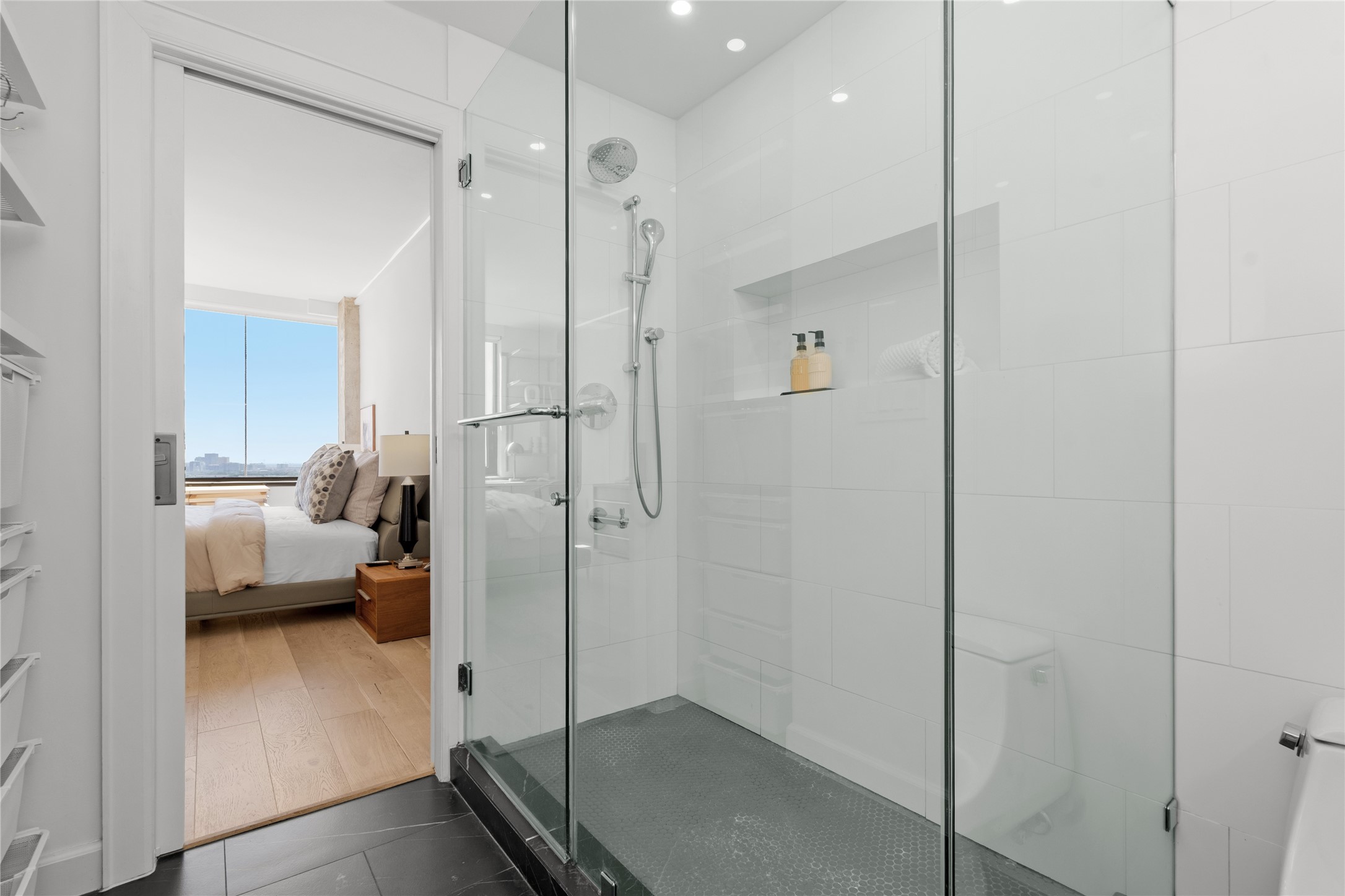 14 Greenway Plaza, Unit 23N Houston, TX 77046 - Photo 15 of 26 a en suite bathroom with a tub shower and bedroom view