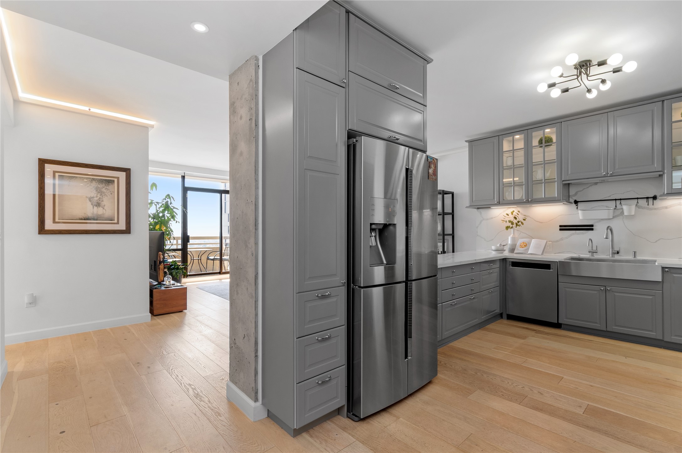 14 Greenway Plaza, Unit 23N Houston, TX 77046 - Photo 26 of 26 a kitchen with a refrigerator and a sink