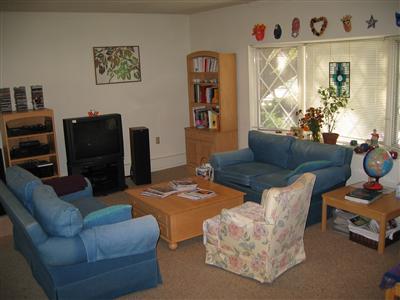 Family room w/Bay window and laundry closet
