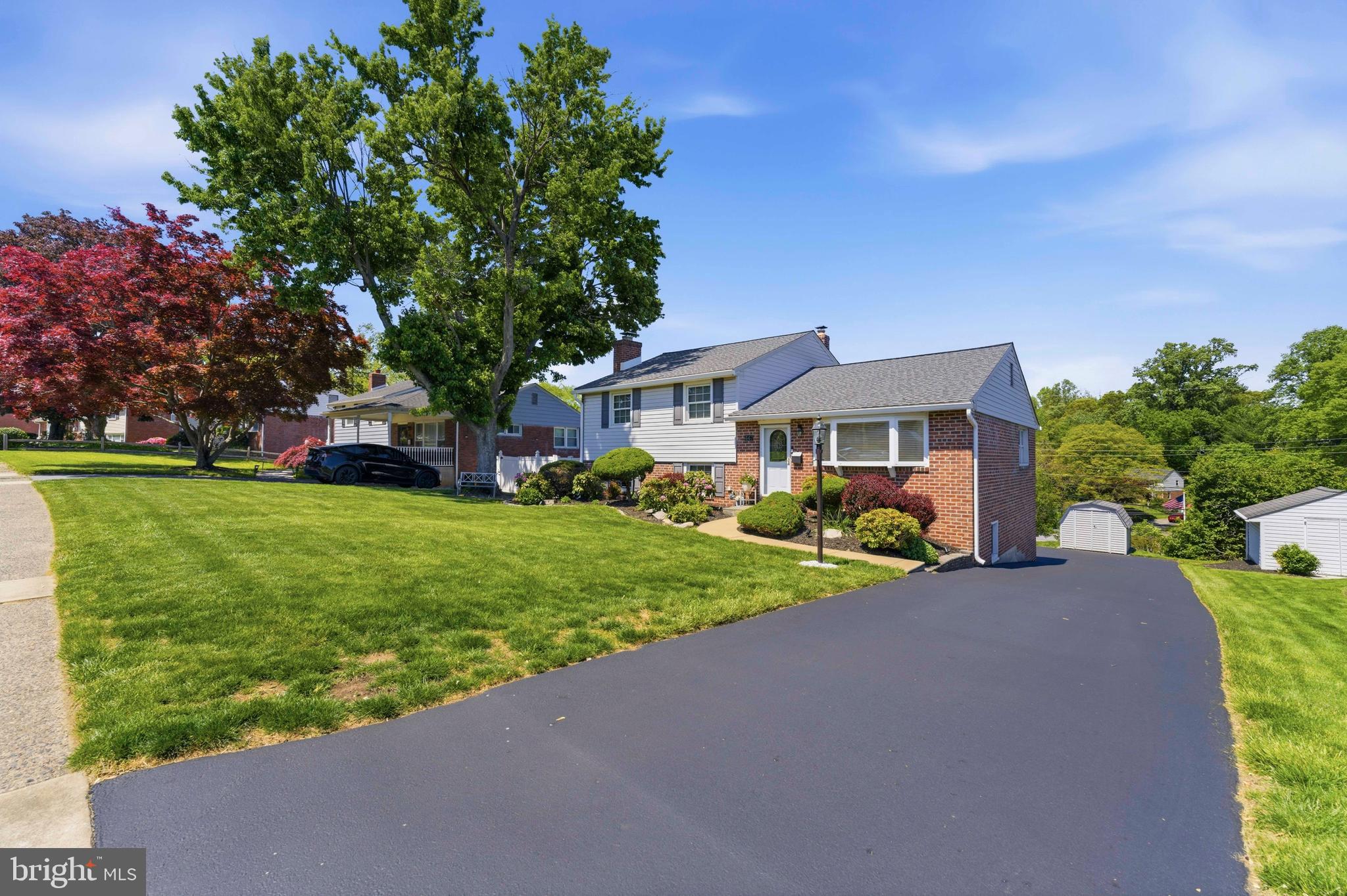 447 Maddock Road Springfield, PA 19064 - Photo 5 of 42 a front view of a house with garden