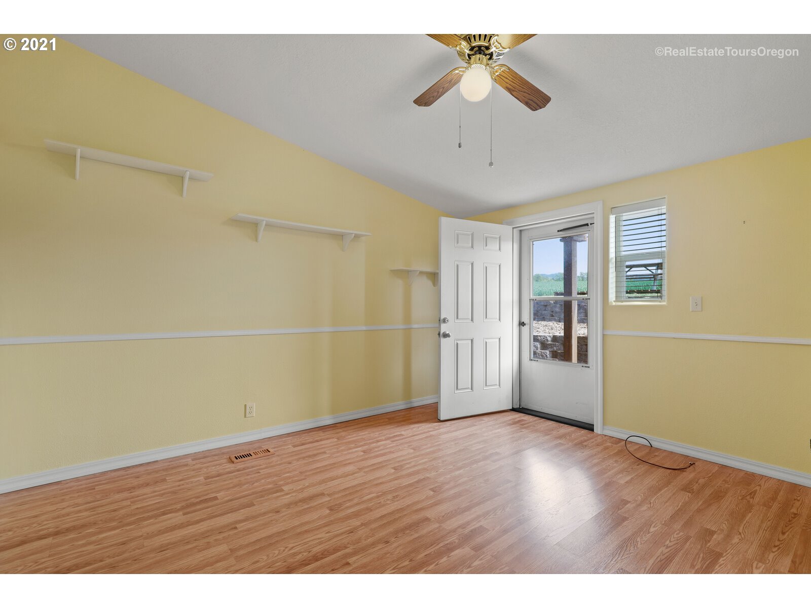 40640 Southwest Lasalle Road Gaston, OR 97119 - Photo 14 of 32