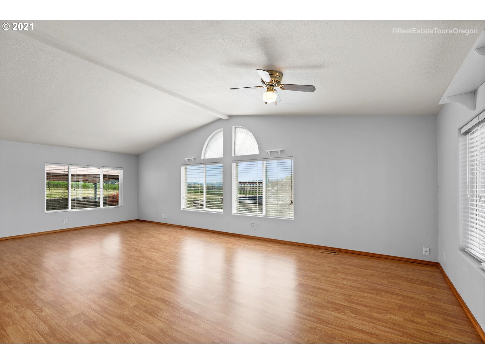 40640 Southwest Lasalle Road Gaston, OR 97119 - Photo 4 of 32