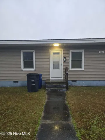 $795 | 222 Richlands Avenue, Unit 2, Jacksonville, NC 28540