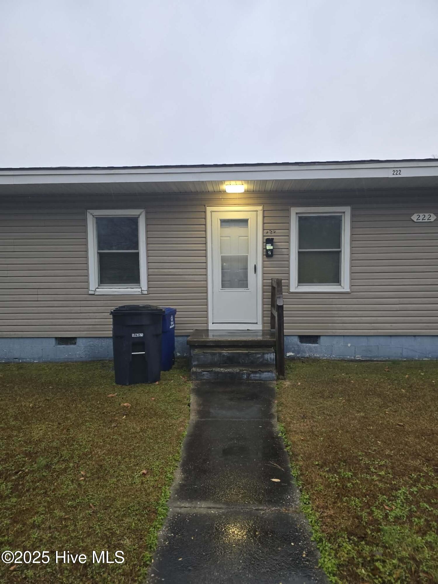 222 Richlands Avenue, Unit 2 Jacksonville, NC 28540 - Photo 2 of 9 c52800f7-a13b-46f8-81d1-bb79e9f97b36