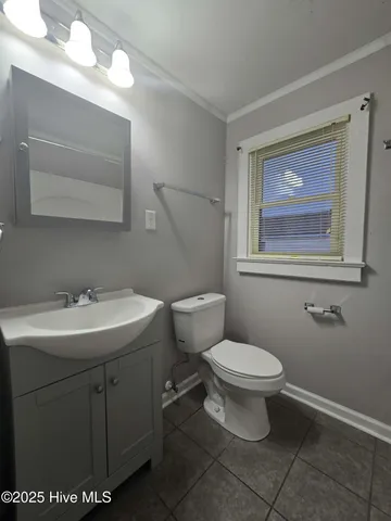 $795 | 222 Richlands Avenue, Unit 2, Jacksonville, NC 28540