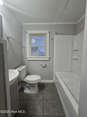 $795 | 222 Richlands Avenue, Unit 2, Jacksonville, NC 28540