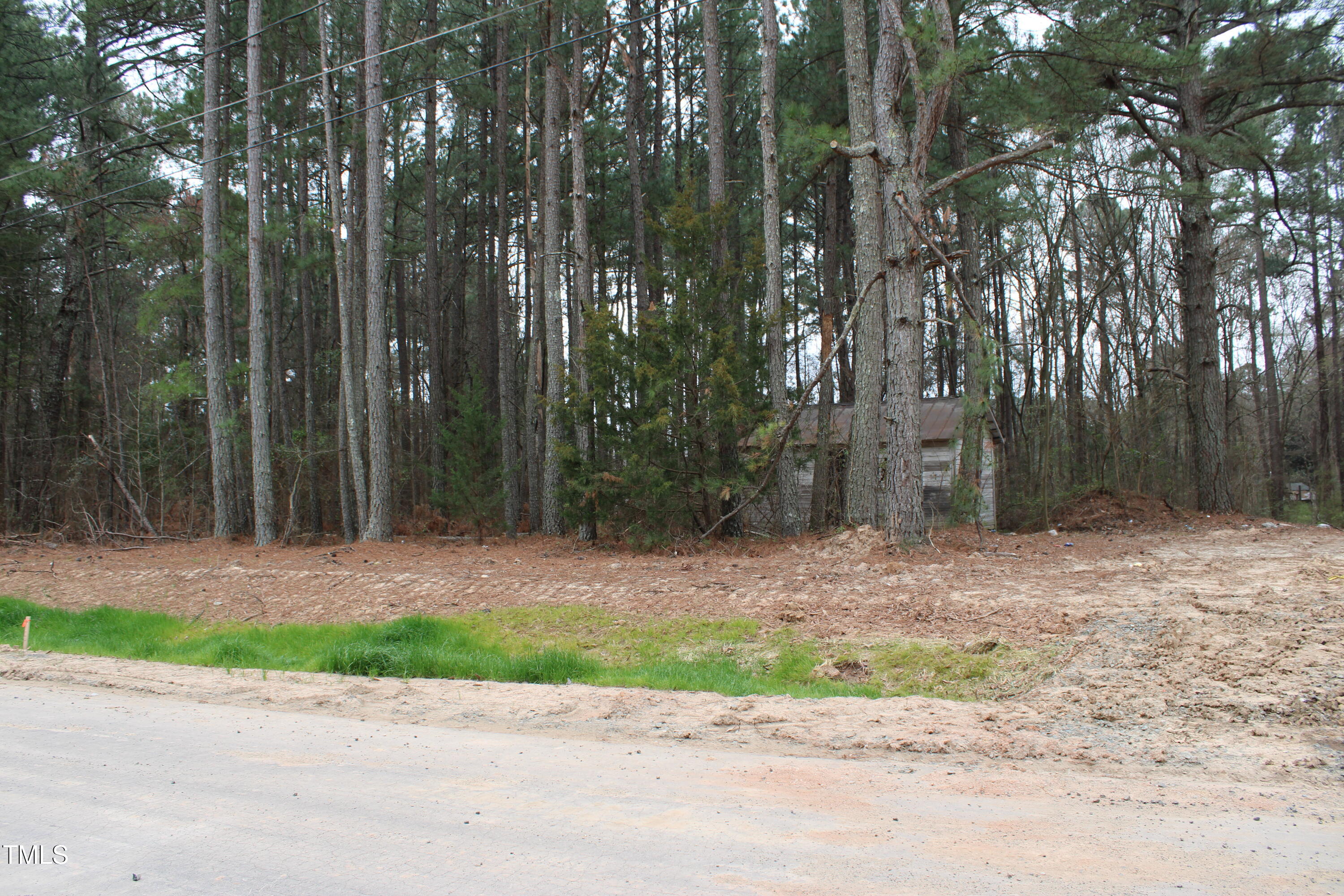 2106 Hinesley Road Durham, NC 27703 - Photo 3 of 7 IMG_2327