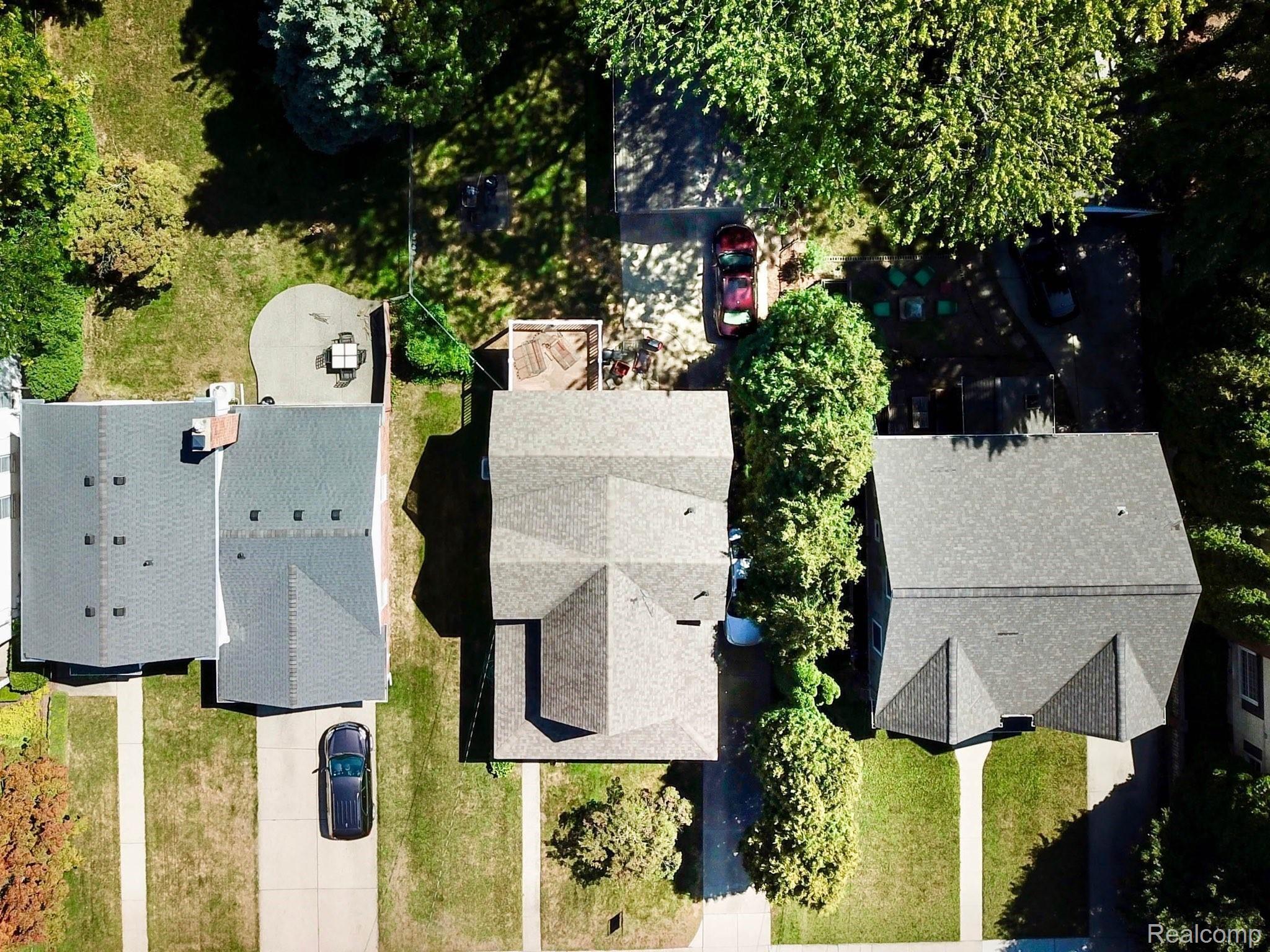 338 Ridge Road Grosse Pointe, MI 48236 - Photo 30 of 54 DJI_0050.jpg