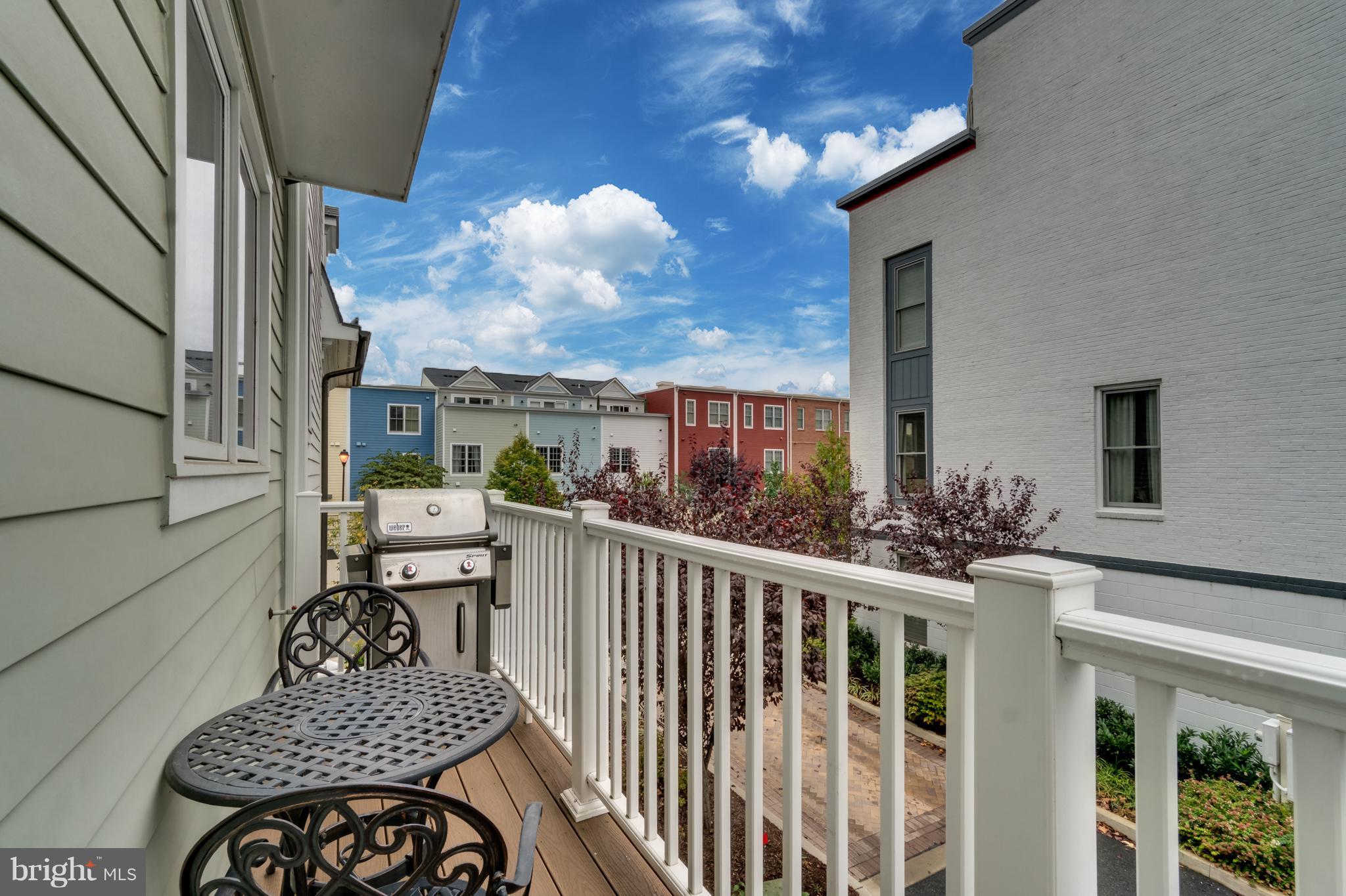 826 First Street Alexandria, VA 22314 - Photo 11 of 31 Deck off kitchen. Gas grill conveys!