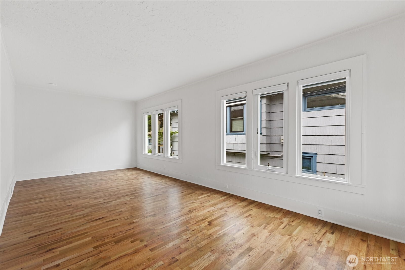 706 North 78th Street Seattle, WA 98103 - Photo 9 of 32