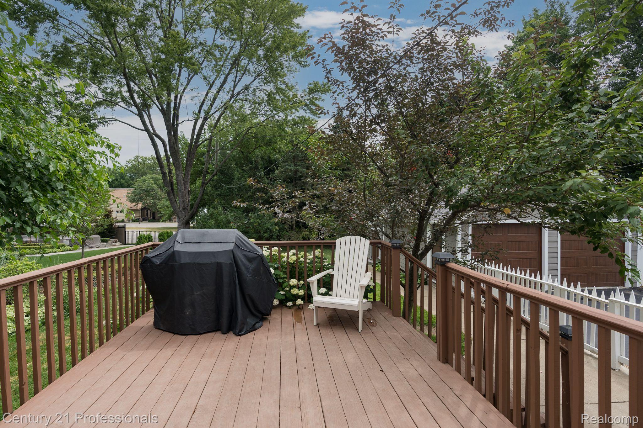 746 Ludlow Avenue Rochester, MI 48307 - Photo 28 of 34 Back deck