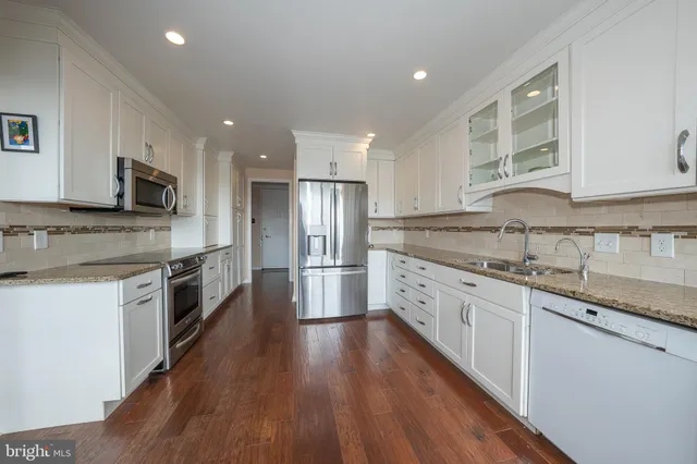 $290,000 | 1001 City Avenue, Unit EC1106, Wynnewood, PA 19096