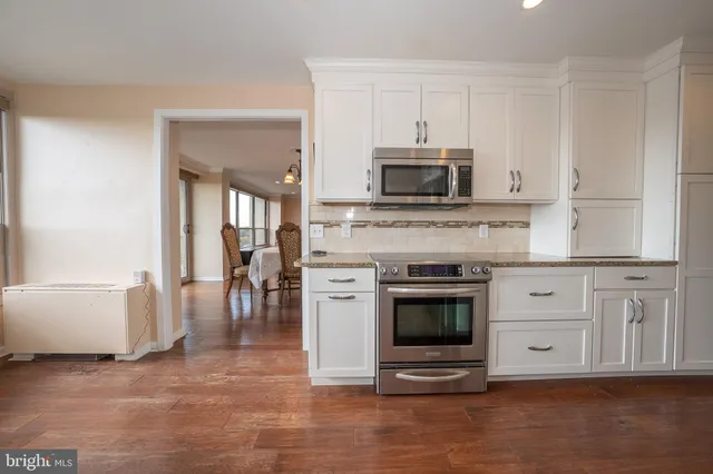 $290,000 | 1001 City Avenue, Unit EC1106, Wynnewood, PA 19096