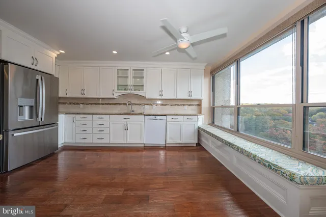 $290,000 | 1001 City Avenue, Unit EC1106, Wynnewood, PA 19096