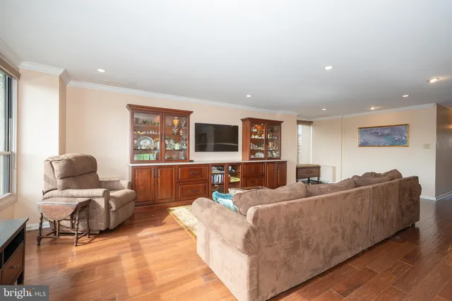 $290,000 | 1001 City Avenue, Unit EC1106, Wynnewood, PA 19096