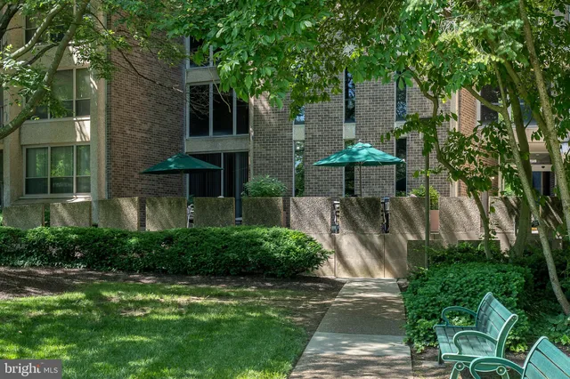 $290,000 | 1001 City Avenue, Unit EC1106, Wynnewood, PA 19096