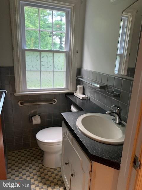 2735 Edge Hill Road Huntingdon Valley, PA 19006 - Photo 10 of 17 Master bath