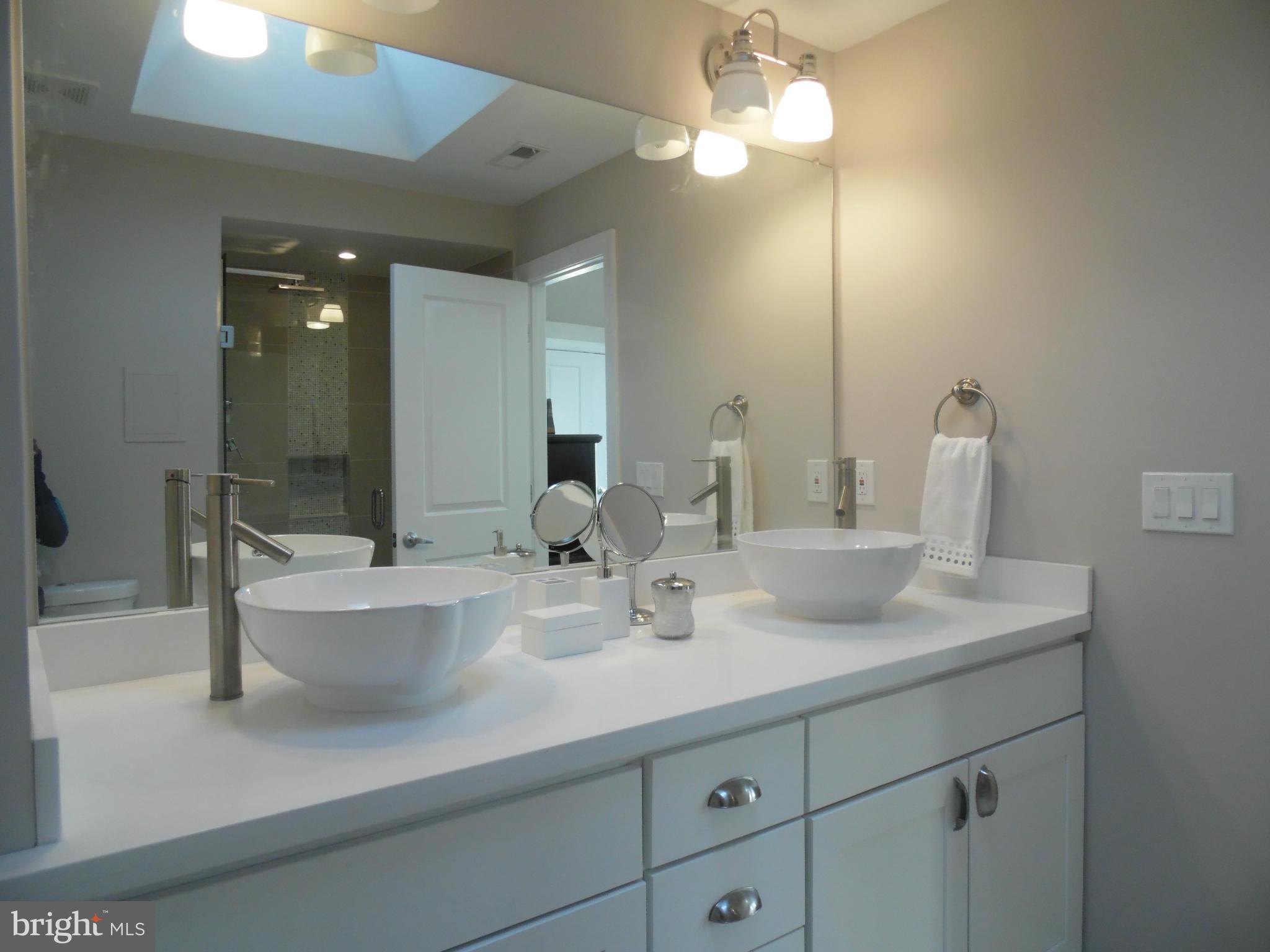 833 Decatur Street Northwest Washington, DC 20011 - Photo 11 of 29 Bath (Master)