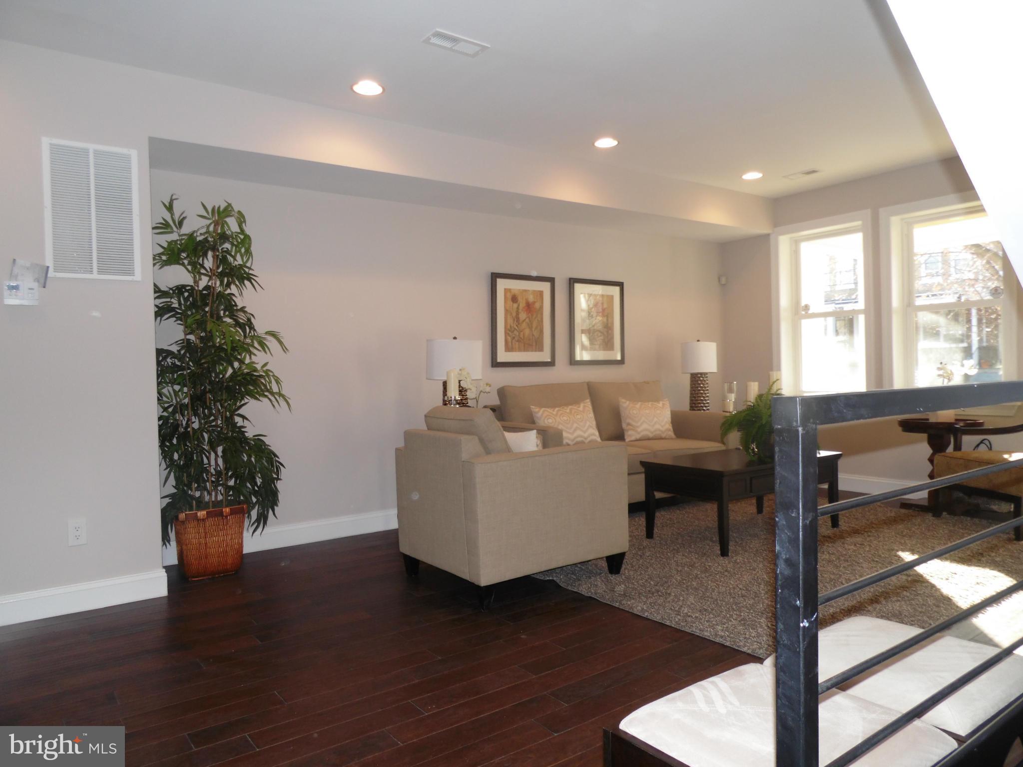 833 Decatur Street Northwest Washington, DC 20011 - Photo 4 of 29 Interior (General)