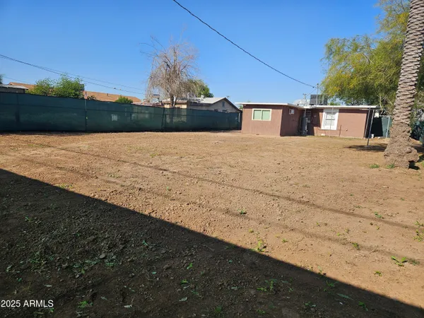 a view of back yard of the house