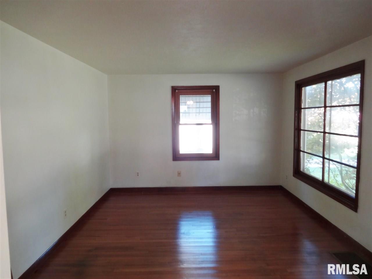 2006 East Hood Street Springfield, IL 62703 - Photo 5 of 26