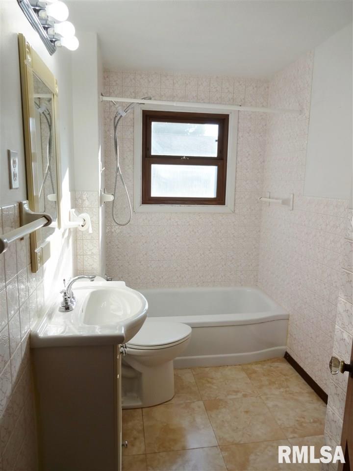 2006 East Hood Street Springfield, IL 62703 - Photo 10 of 26