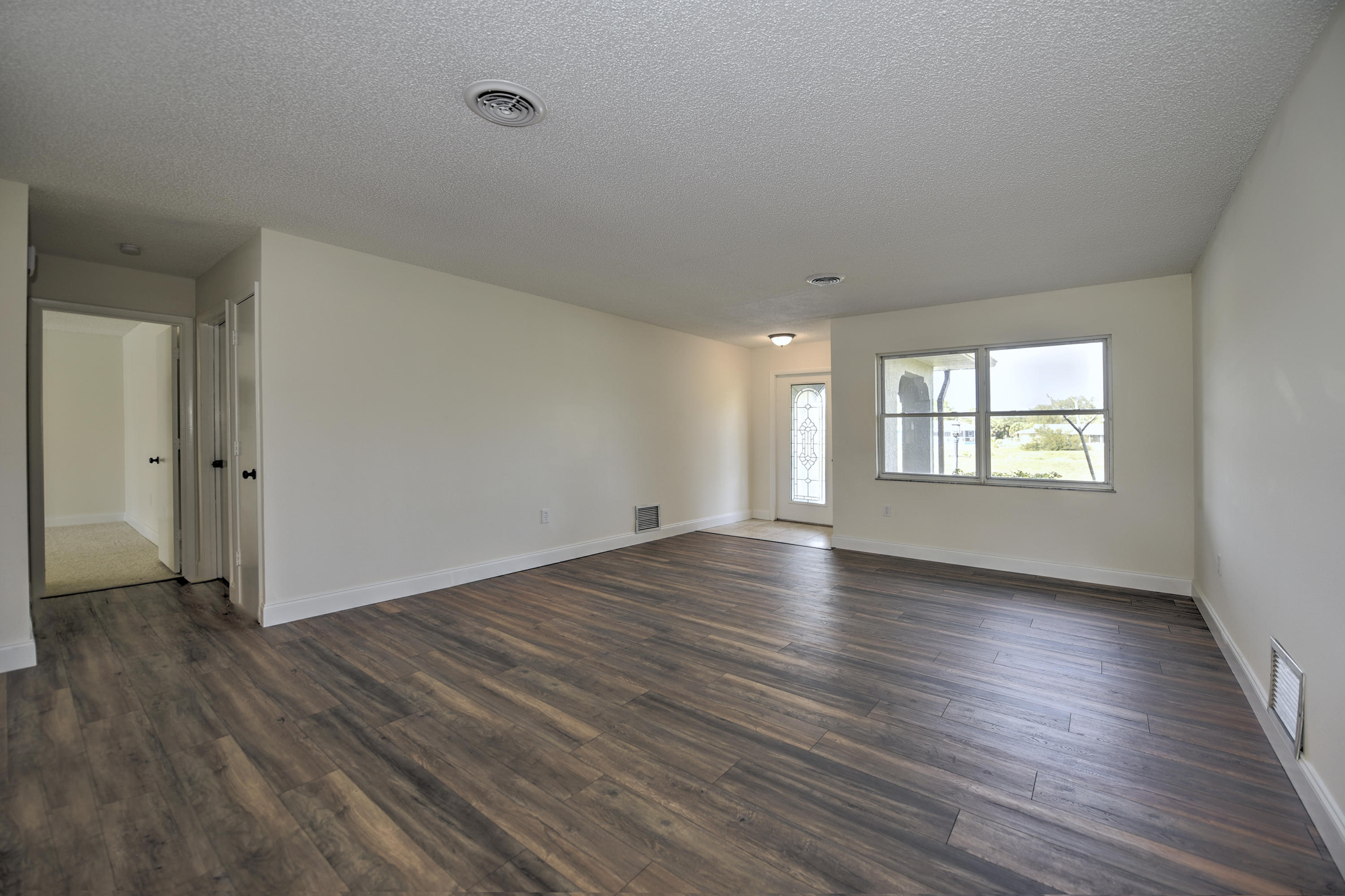 152 Caddy Road Rotonda West, FL 33947 - Photo 5 of 29 5 Living Room