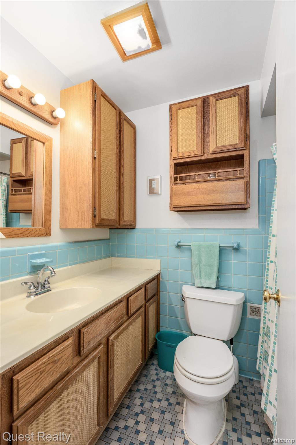 1401 Sycamore Drive Rochester, MI 48307 - Photo 25 of 45 1st floor full bath