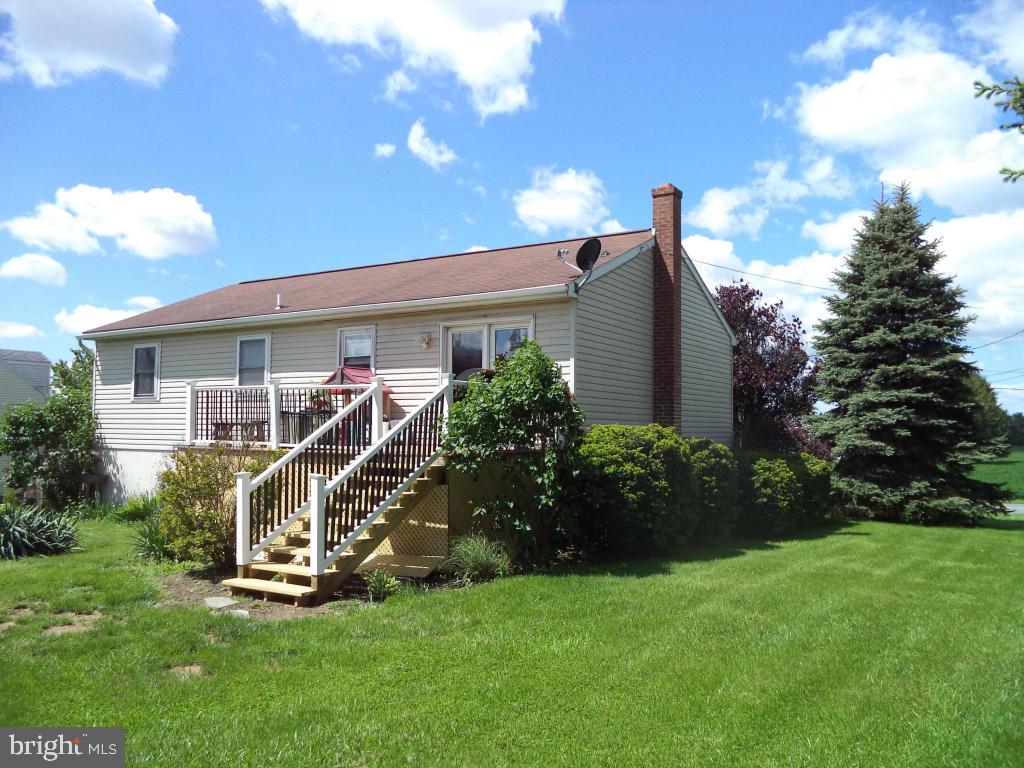 1339 East Meadow Road Manheim, PA 17545 - Photo 2 of 17