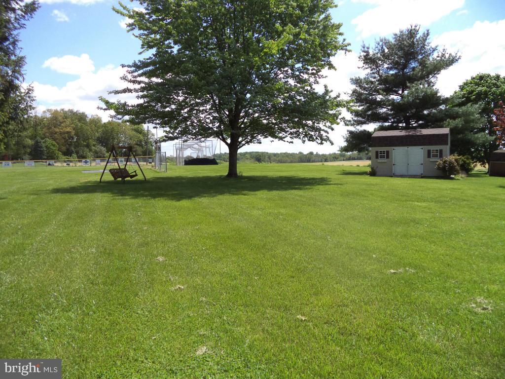 1339 East Meadow Road Manheim, PA 17545 - Photo 3 of 17