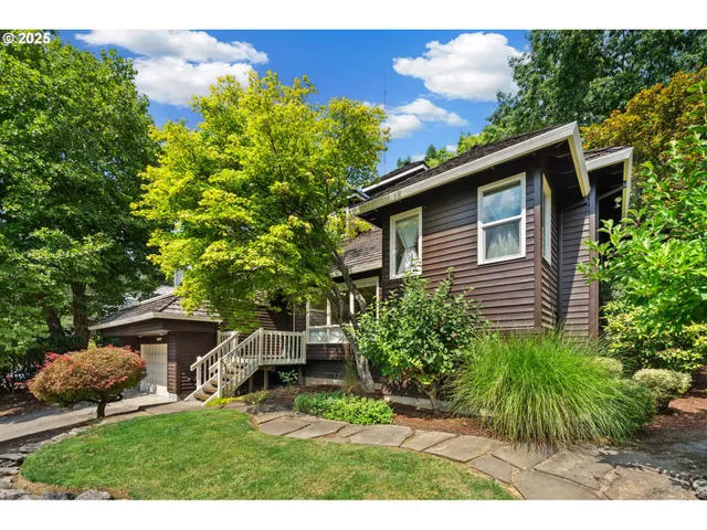 $895,000 | 6827 Southwest Windemere Loop, Portland, OR 97225