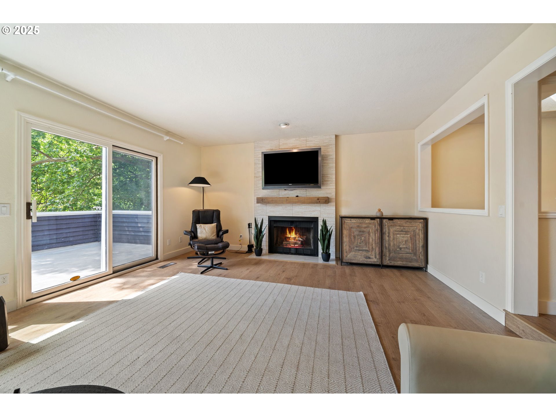 6827 Southwest Windemere Loop Portland, OR 97225 - Photo 12 of 48