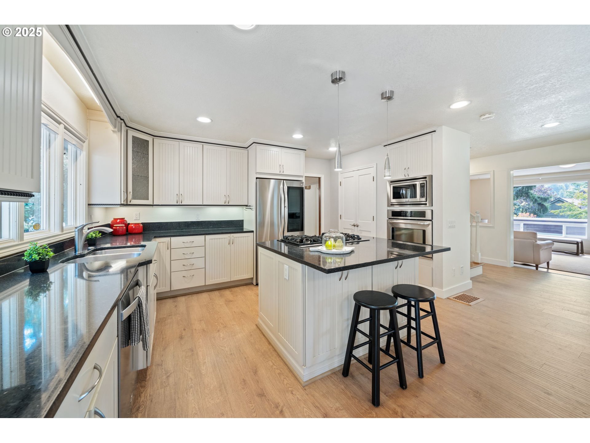 6827 Southwest Windemere Loop Portland, OR 97225 - Photo 17 of 48