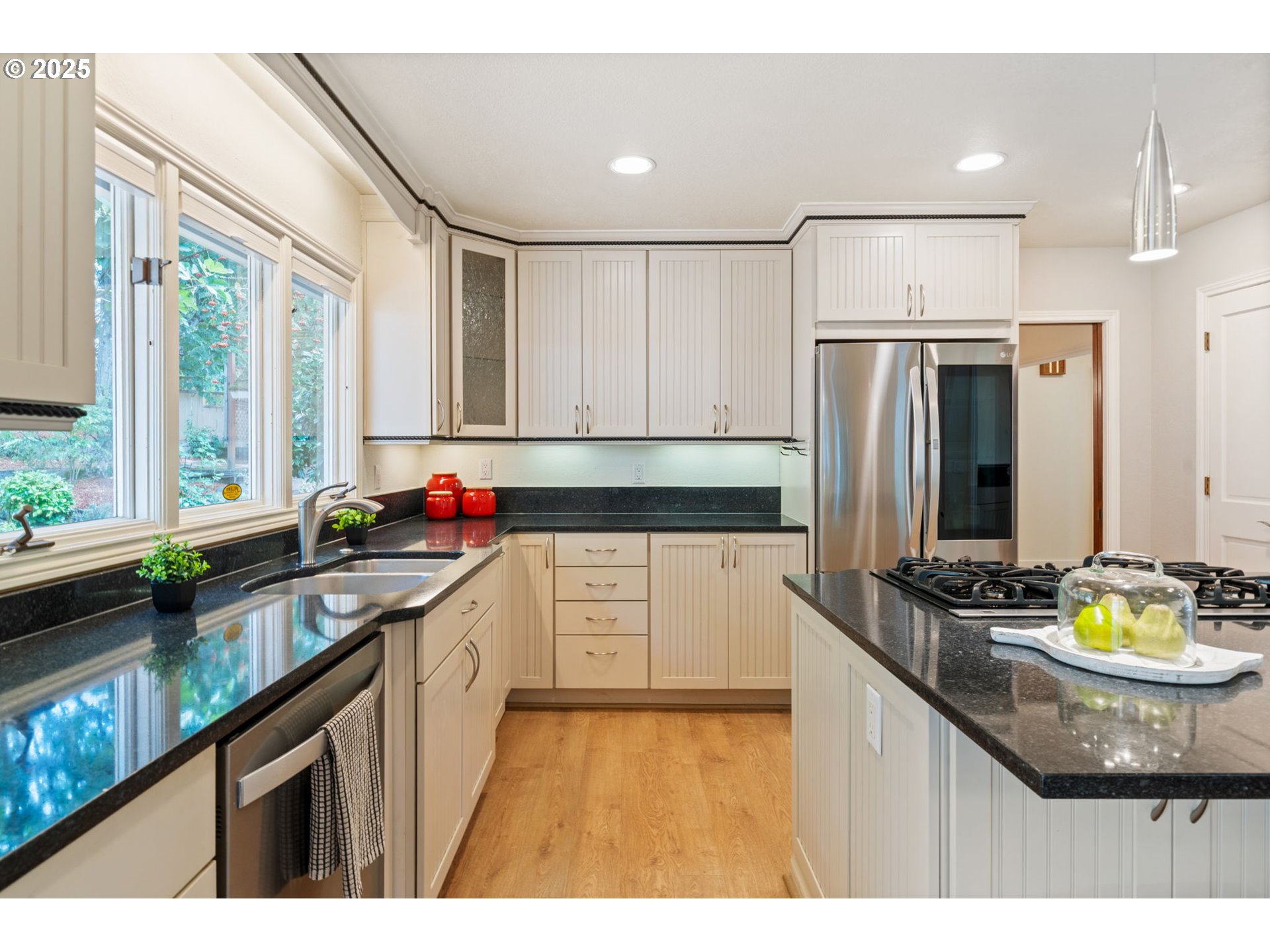 6827 Southwest Windemere Loop Portland, OR 97225 - Photo 19 of 48